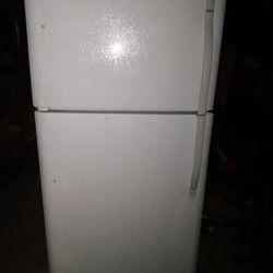 18 Cu Ft Kenmore Refrigerator