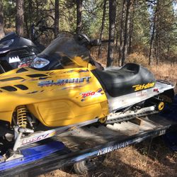 2000 Skidoo summit 700