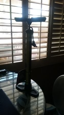 FLOOR PUMP FAST INFLATION WIDE BARREL= MORE AIR