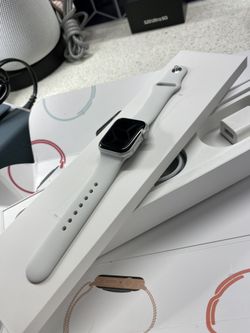 Apple Watch series 5 40mm GPS New in box!