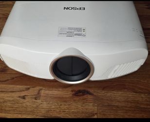 Epson Home Cinema 5040UB 4K Projector