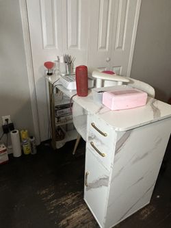 Desk / Manicure table