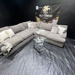 Sectional/couch/sofa, Cindy Crawford,grey/green, Measures117x117, Pickup Tampa, Delivery Available 