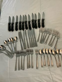NEW, 40 PIECES ONEIDA STAINLESS STEEL SILVERWARE, INCLUDING ADDITIONAL STEAK KNIVES, BIY ALL $22.00
