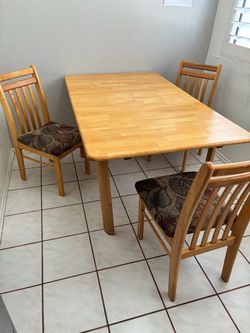 Moving! FREE! Kitchen table + 4 chairs