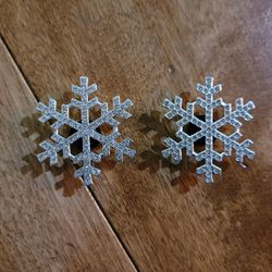 Lot Of 2 Metal Snowflake Shoe Charms 