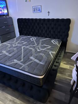 Queen size mattress pillow top new