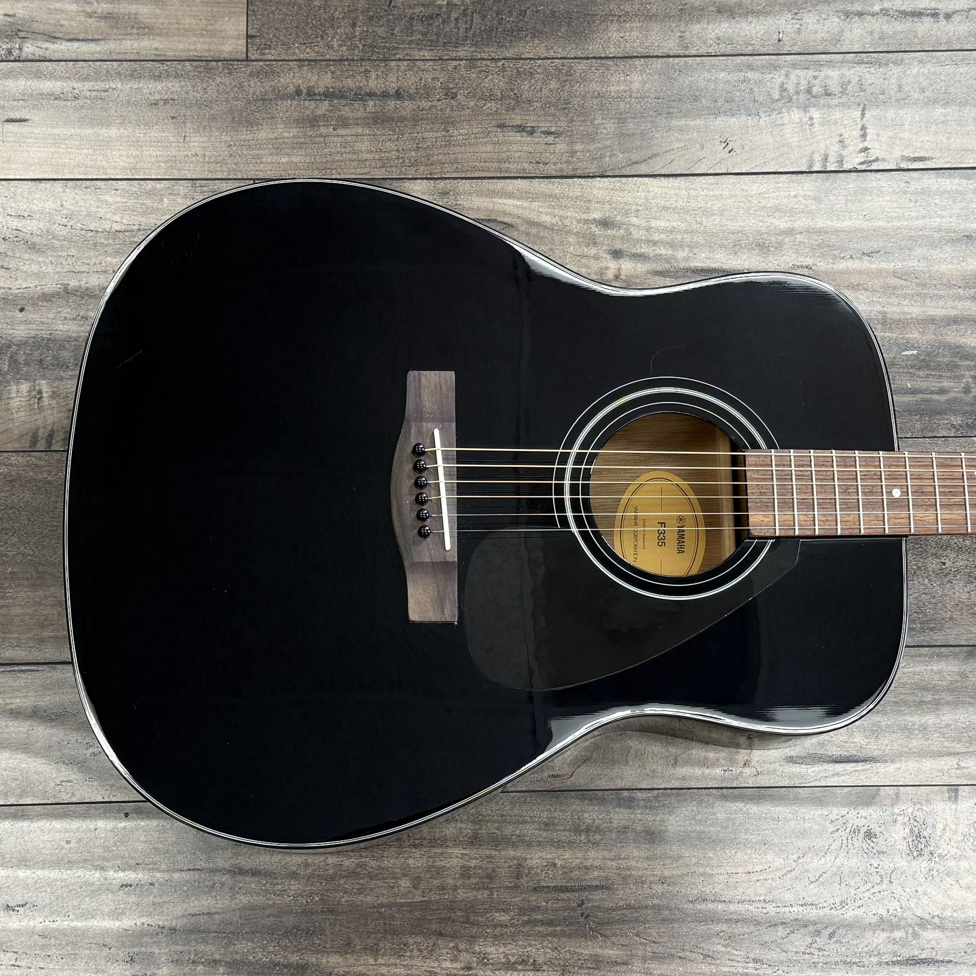 Yamaha F335 Dreadnought Acoustic Guitar