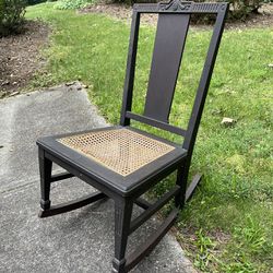 Antique Wooden Rocking Chair (FREE Delievry)