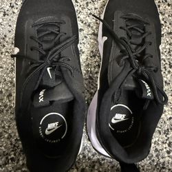 Nearly-new black Nike Air Max shoes