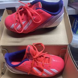 $20 - Kids Adidas Soccer Cleats Size 12 (Kids)
