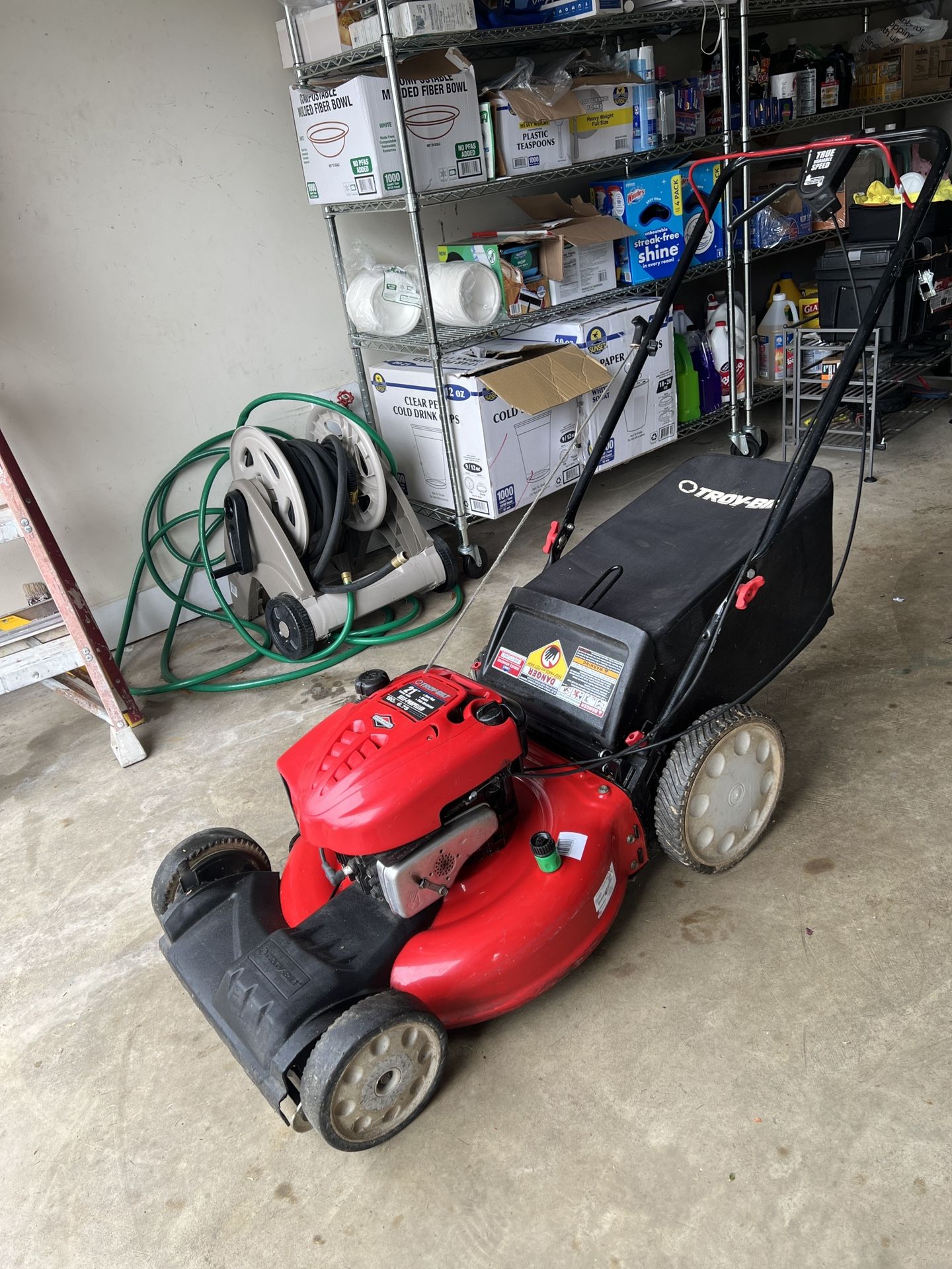 21 in. Troy-bilt 190 cc Gas Self-Propelled Lawn Mower(WORKS GREAT)
