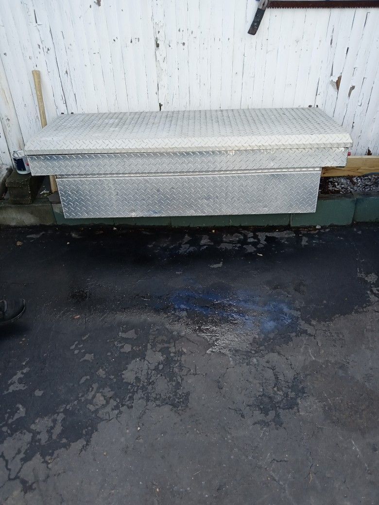 Truck Tool Box Like New