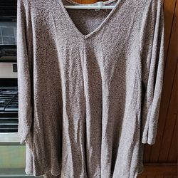 1X Womans Green Envelope short sleeve Top