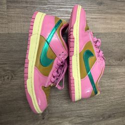 NIKE Dunk Low Qs