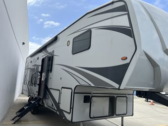 2020 Eclipse Attitude 2814ss Toy hauler