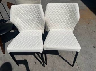 2pc White chairs
