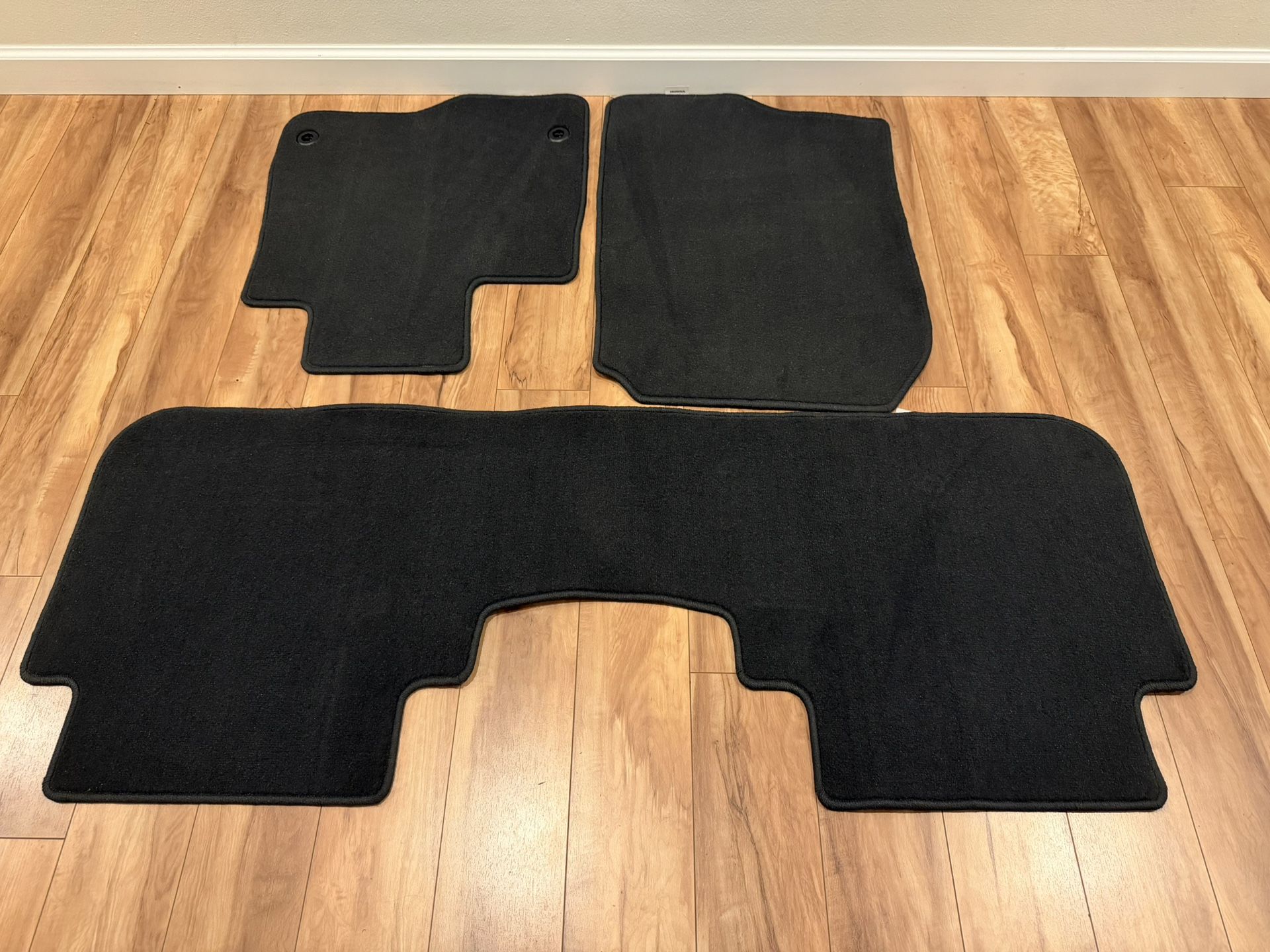 Honda CRV 2023 floor mats set - brand new