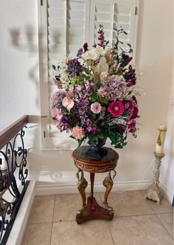 GORGEOUS LARGE FLOWER ARRANGEMENT