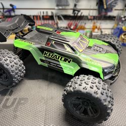 Arrma Kraton V6 4X4 Brushless 6S Speed R/C Truck