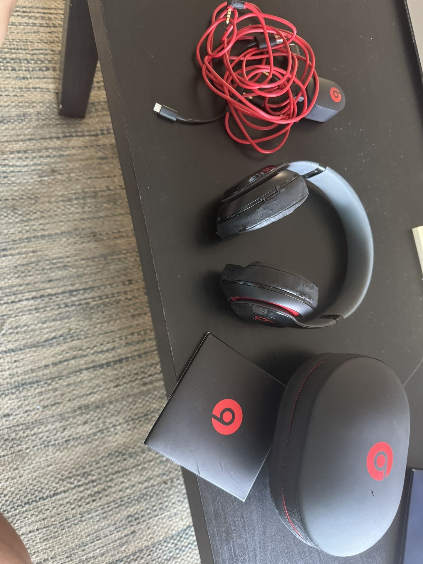 Beats Headphones With Case And Cords