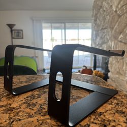 Laptop stand