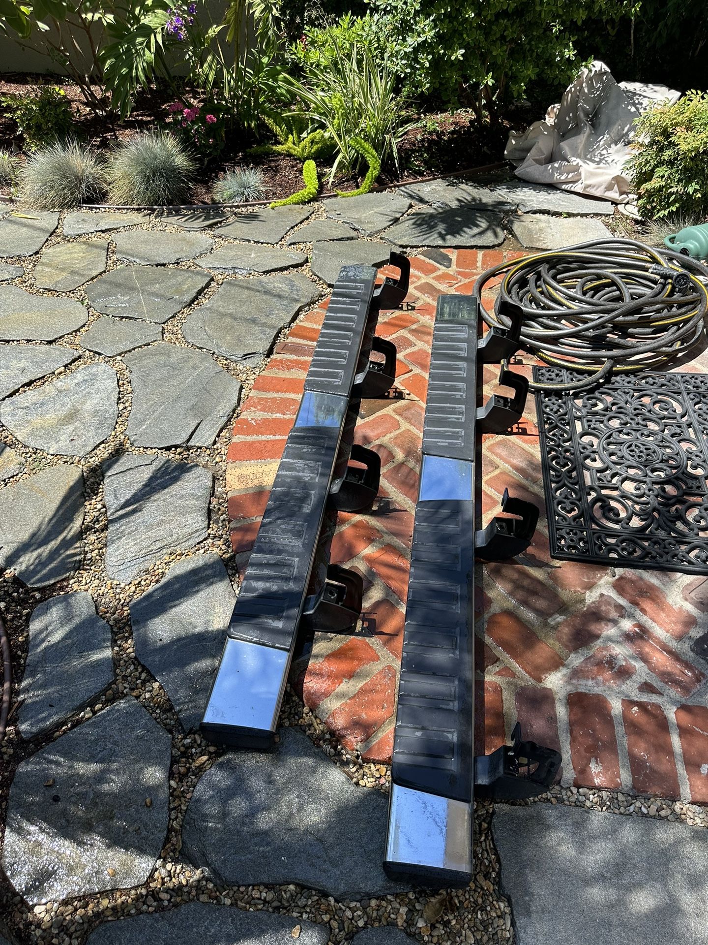 GMC Sierra / Chevy Silverado Steps/Running Boards