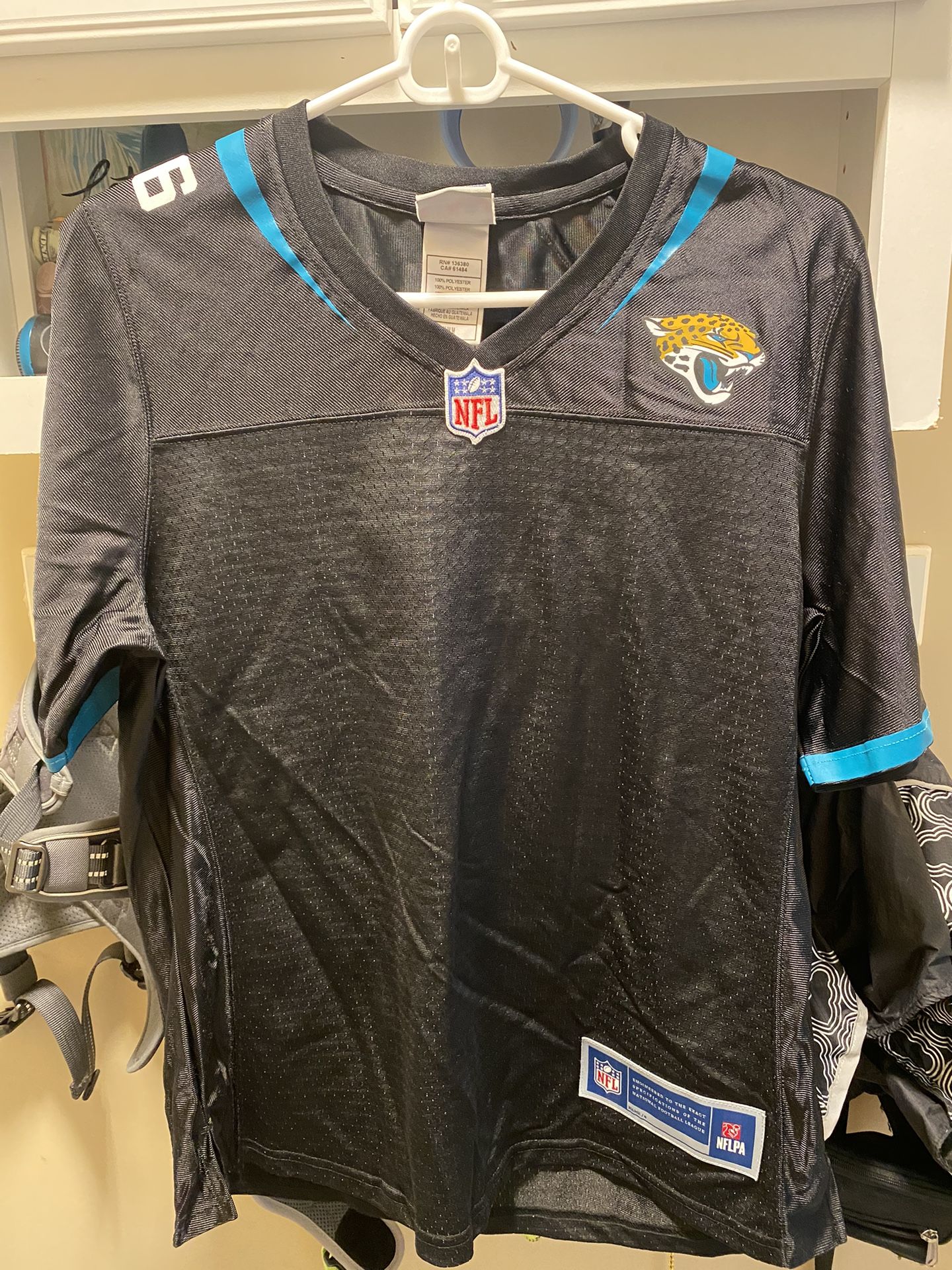 Kids medium jaguar jersey