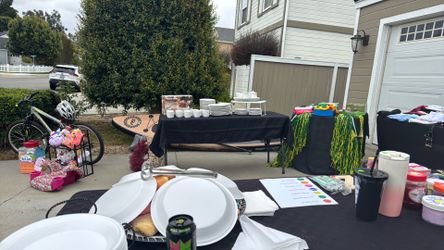 GARAGE SALE!