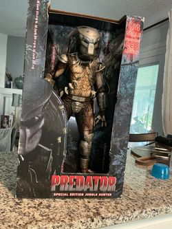 NECA Predator - 1/4th Scale Figure - Jungle Hunter Predator with LEDs (MISB)
