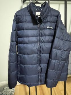 Mens Columbia Puffer Jacket XXL Navy. Gently used. Located in East Orange.