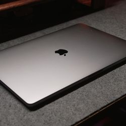 Macbook Pro 16 Inches
