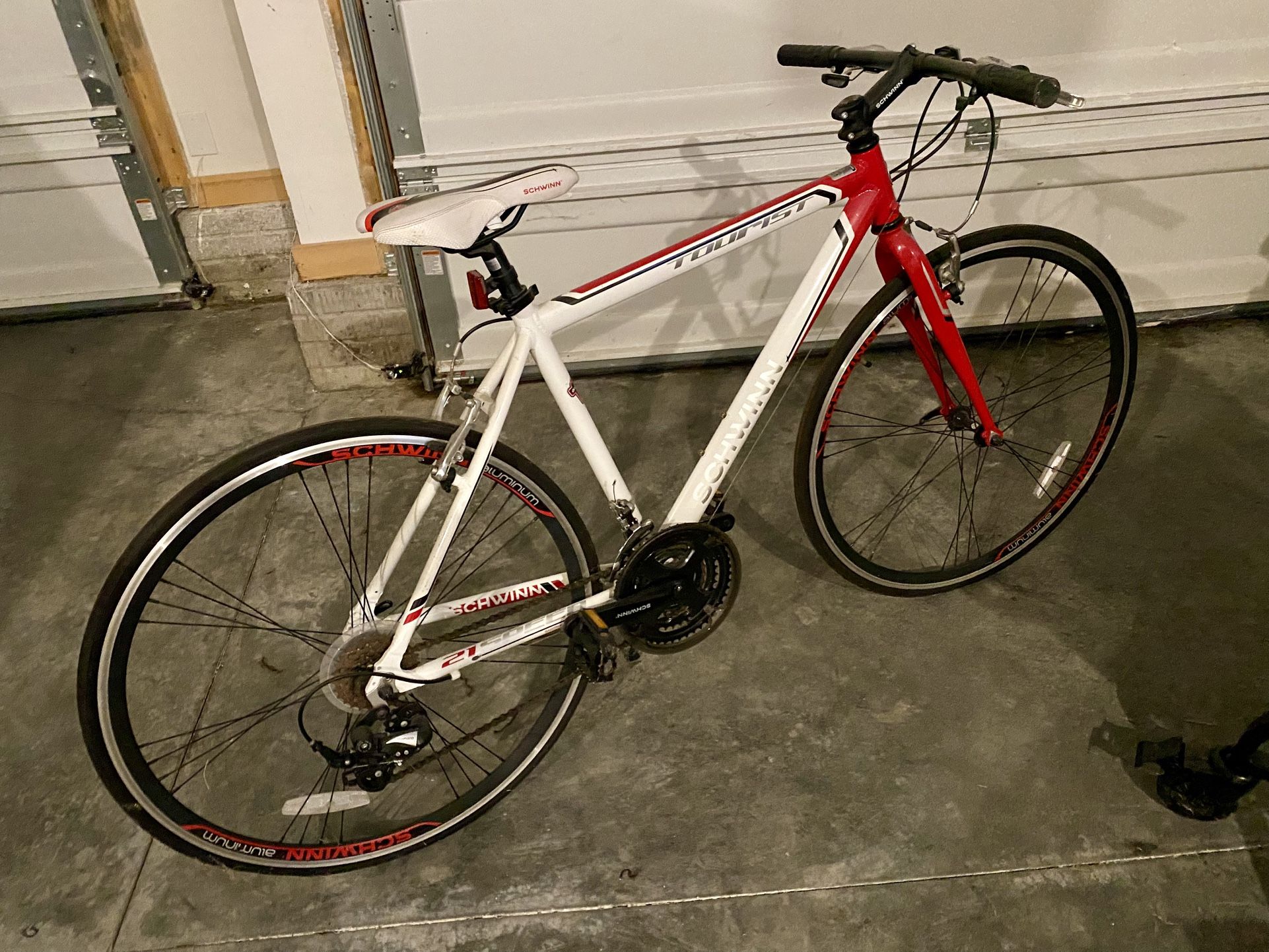 Schwann Men's 700c Tourist Bike, Red & White