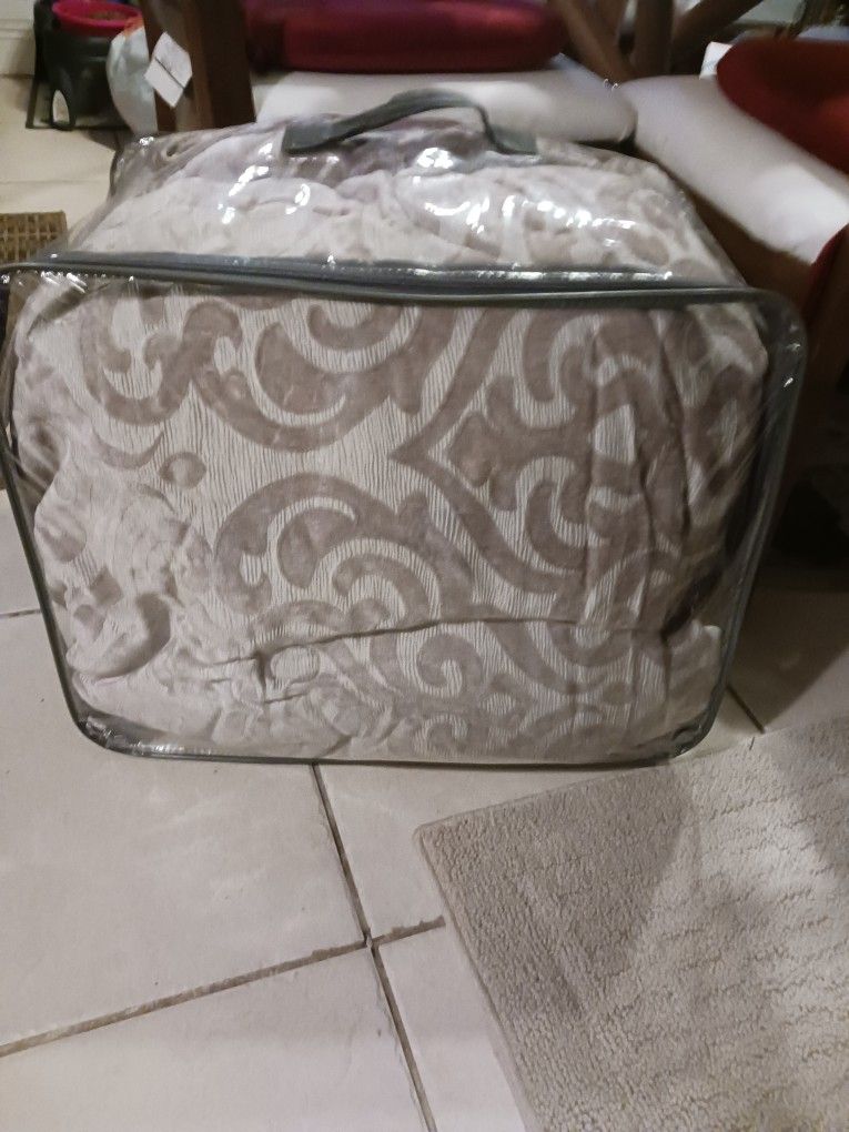 KING NEW GORGEOUS THICK HEAVY COMFORTER SET 2 SHANS BED SKIRT 25 FIRM BY JC PENNYS Look My Post Alot Item