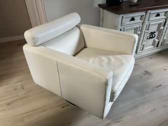 Natuzzi Modern Leather Chair