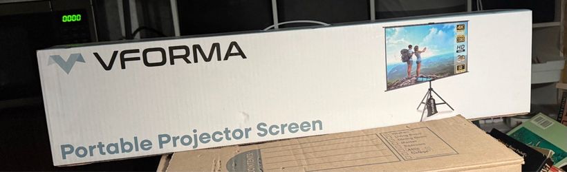 Brand New Vforma Portable Projector Screen