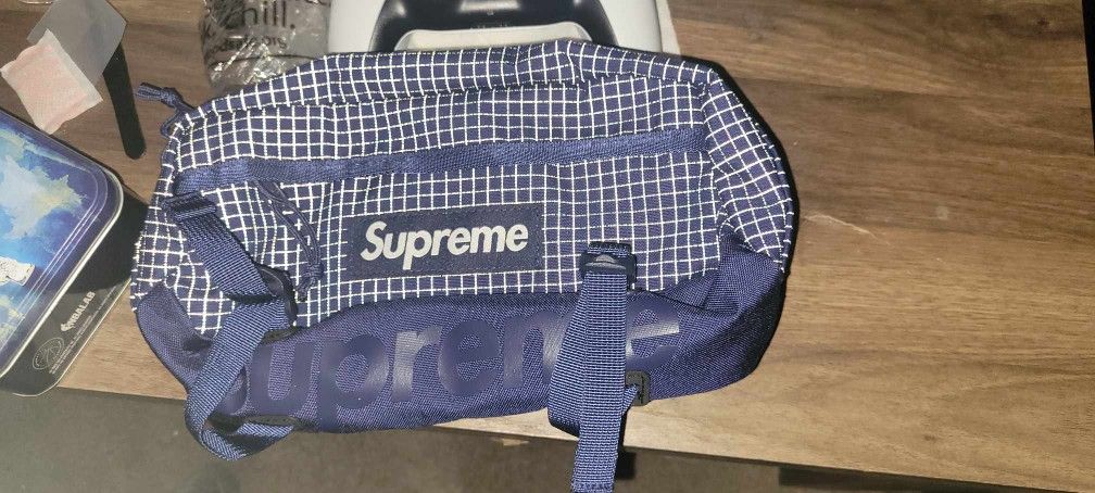 2024
Supreme Waist Bag 'Navy'
