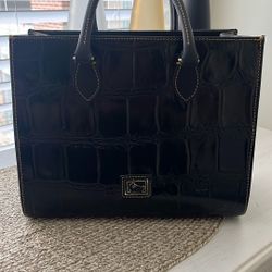 Dooney And Bourke Purse 