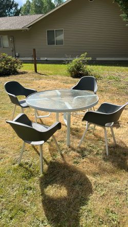 Outdoor table and chairs