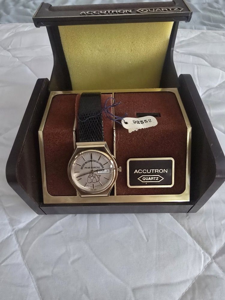 Bulova Accutron Quartz watch "Pear Bureau" edition