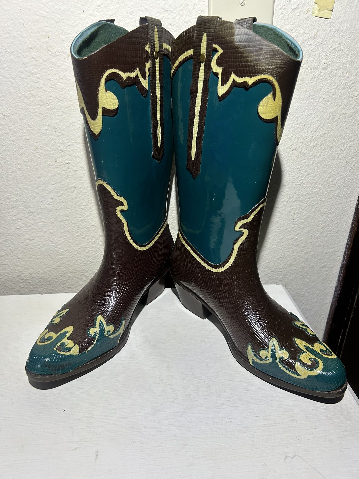 Dav Brand Rubber Rain Boots