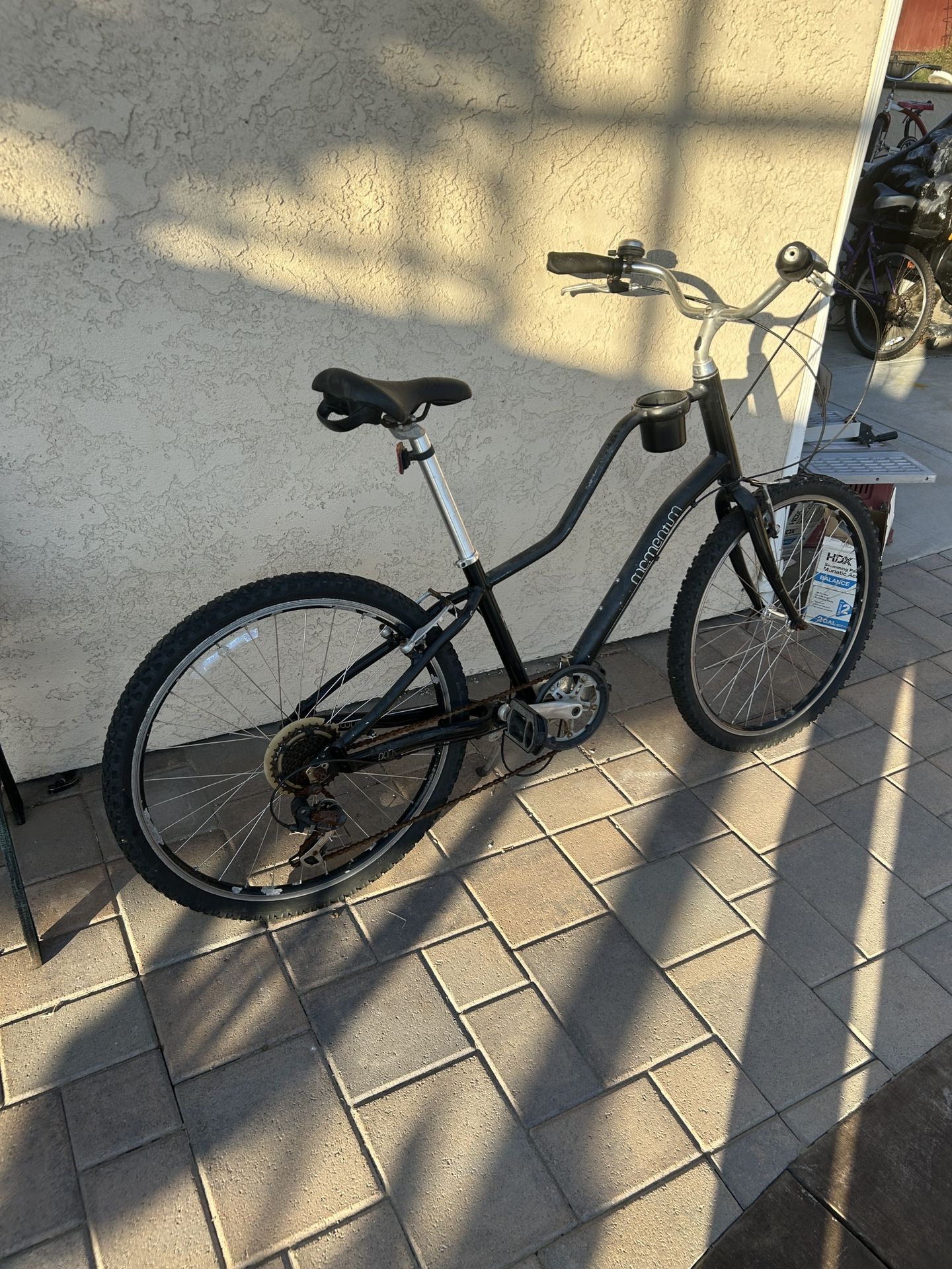 Momentum beach cruiser seven speed built-in cupholder 26 inch rims