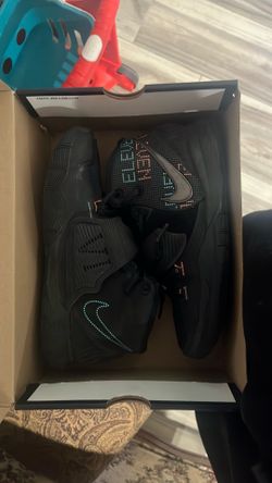 Basketball shoes SIZE 6.5Youth