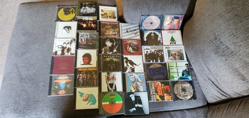 32 CDs - Queen, Boston, Led Zeppelin, etc