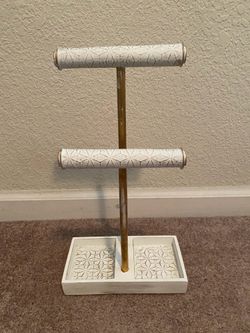 Jewelry holder