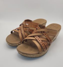 Skechers Women's Size 8 wedge slip on sandals Excellent Condition PRICE Is Firm Cash Only