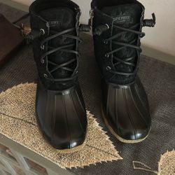 New! Sperry Women’s Saltwater Waterproof Quilted Duck Boots. Black,  Size 6.5 