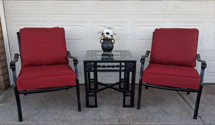 Patio Set With NEW Cushions- Delivery Available