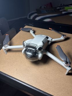 DJI Mini 4 Pro Fly More Combo + RC 2