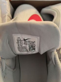 Tennis shoes